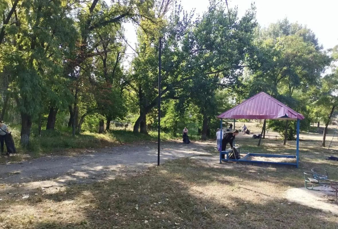 В Луганске привели в порядок территорию парка Воронова, сообщили в городской администрации