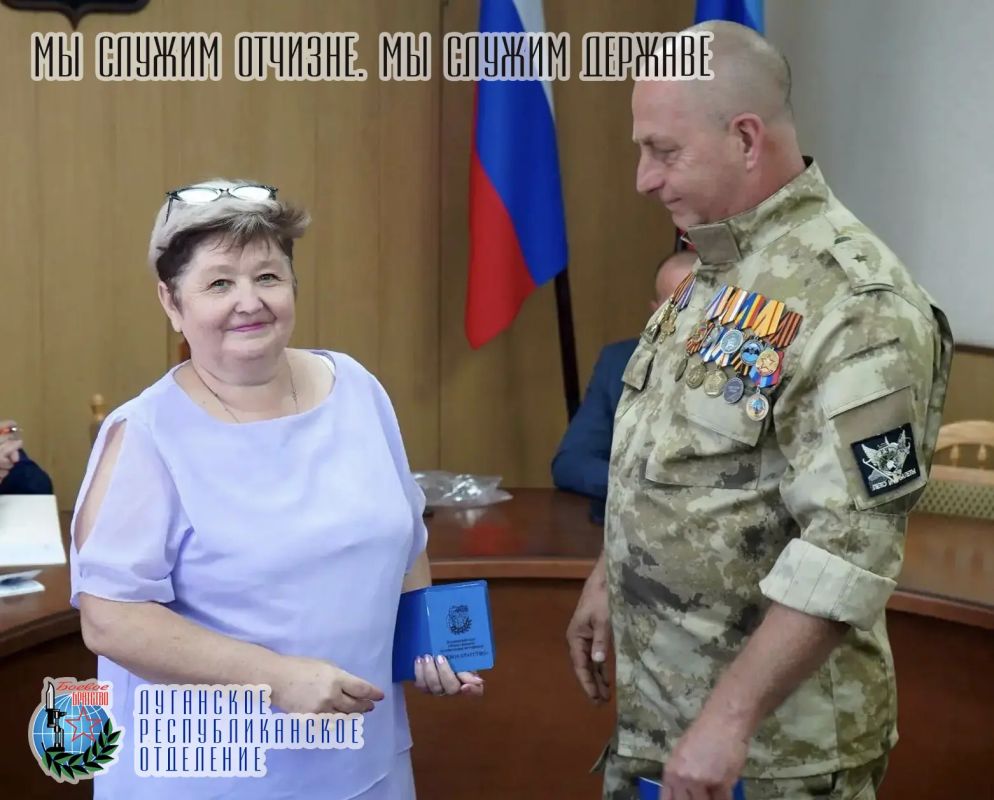28 августа руководитель Свердловского местного отделения Луганского республиканского отделения Всероссийской общественной организации ветеранов «БОЕВОЕ БРАТСТВО» Инна Тесвенко провела торжественное вручение членских билетов...