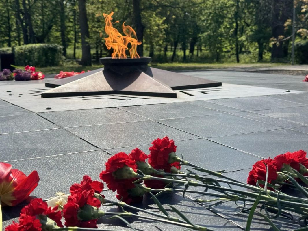 Дорогие краснолучане!. Сегодня мы отмечаем День Неизвестного солдата – защитника Луганской Народной Республики
