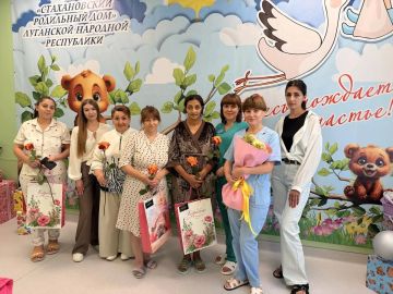 В преддверии Дня многодетной семьи председатель Стахановского отделения Союза женщин России ЛНР Людмила Луганская вместе с активистами Ириной Черниковой, Екатериной Кравец и Оксаной Ереминой поздравили тех, кто подарил...