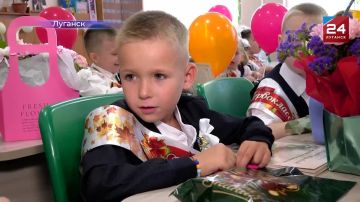 Торжественные линейки и встречи с новыми друзьями и учителями: 7,5 тысяч первоклассников ЛНР сделали свой шаг в школьную жизнь