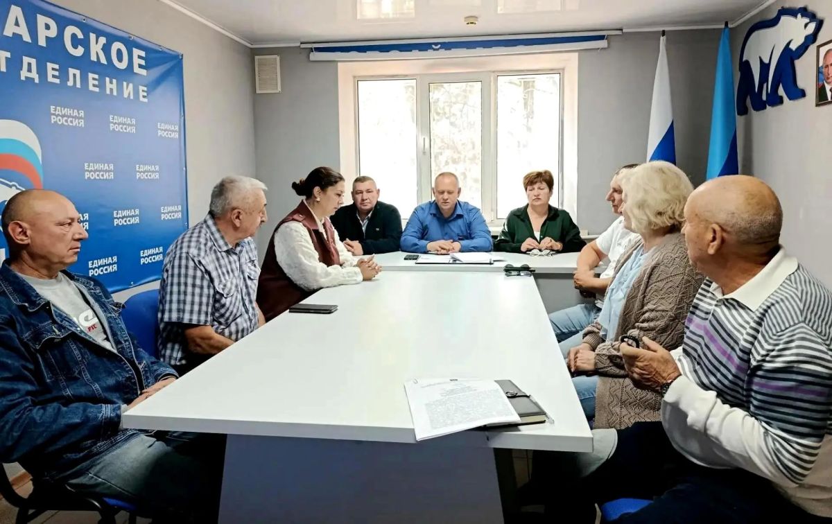 В Новоайдаре состоялось совместное заседание постоянных комиссий Совета муниципального округа по правовой политике и связям с общественностью, а также по бюджетной, финансовой, налоговой и имущественной политике