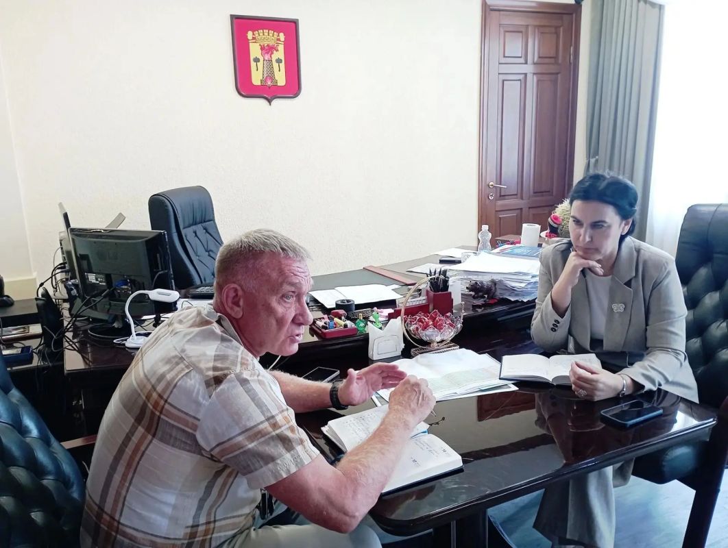 Глава Луганска провела рабочую встречу с депутатом, закрепленным за городом Счастьем