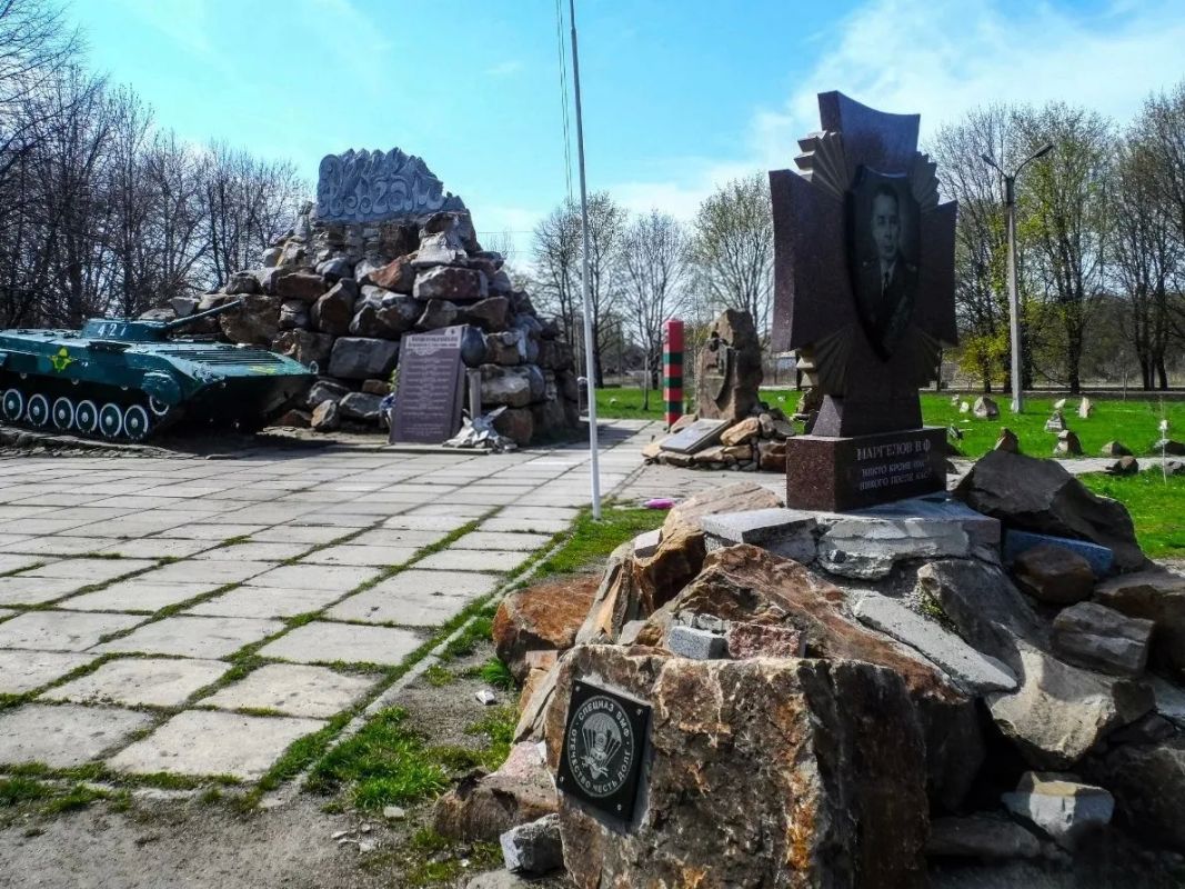7 сентября с 1997 года в Красном Луче отмечают День открытия памятника воинам-интернационалистам