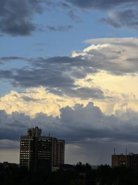 Красивое небо Луганска. Такие облака сегодня – замирает сердце, согласны?