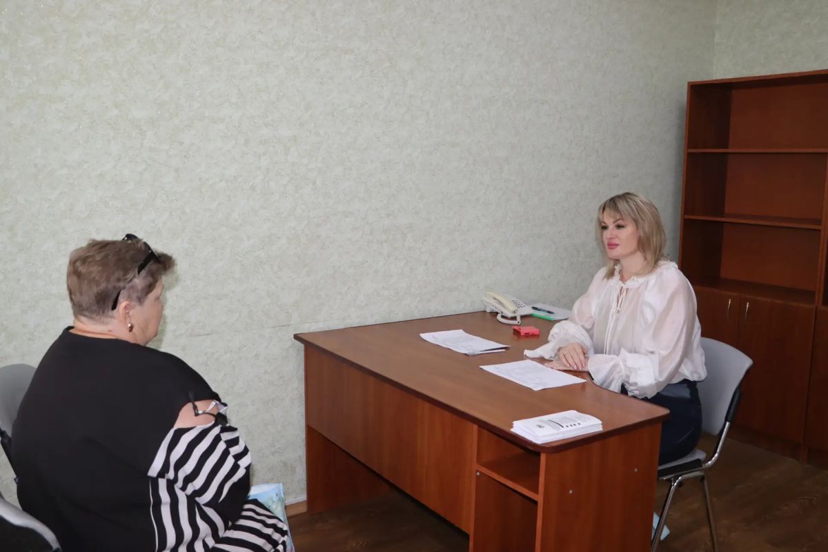 Рабочую неделю традиционно начала с приёма граждан