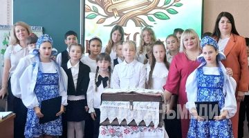 В Красном Луче прошло мероприятие, посвященное Дню грамотности и Дню языков народов России