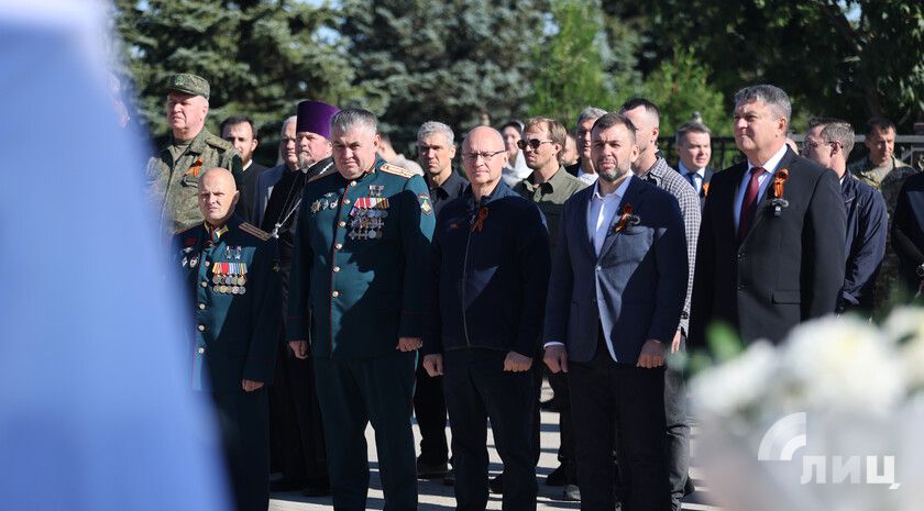 Главы Донбасса и Кириенко приняли участие в молебне в честь прибытия мощей Дмитрия Донского