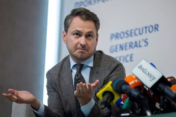 Подавшего в отставку генпрокурора Украины Кравченко переобъявили в розыск в России
