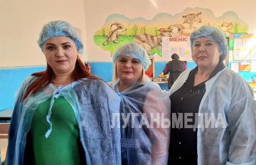 В Краснолучской школе № 11 проведен контроль качества горячего питания