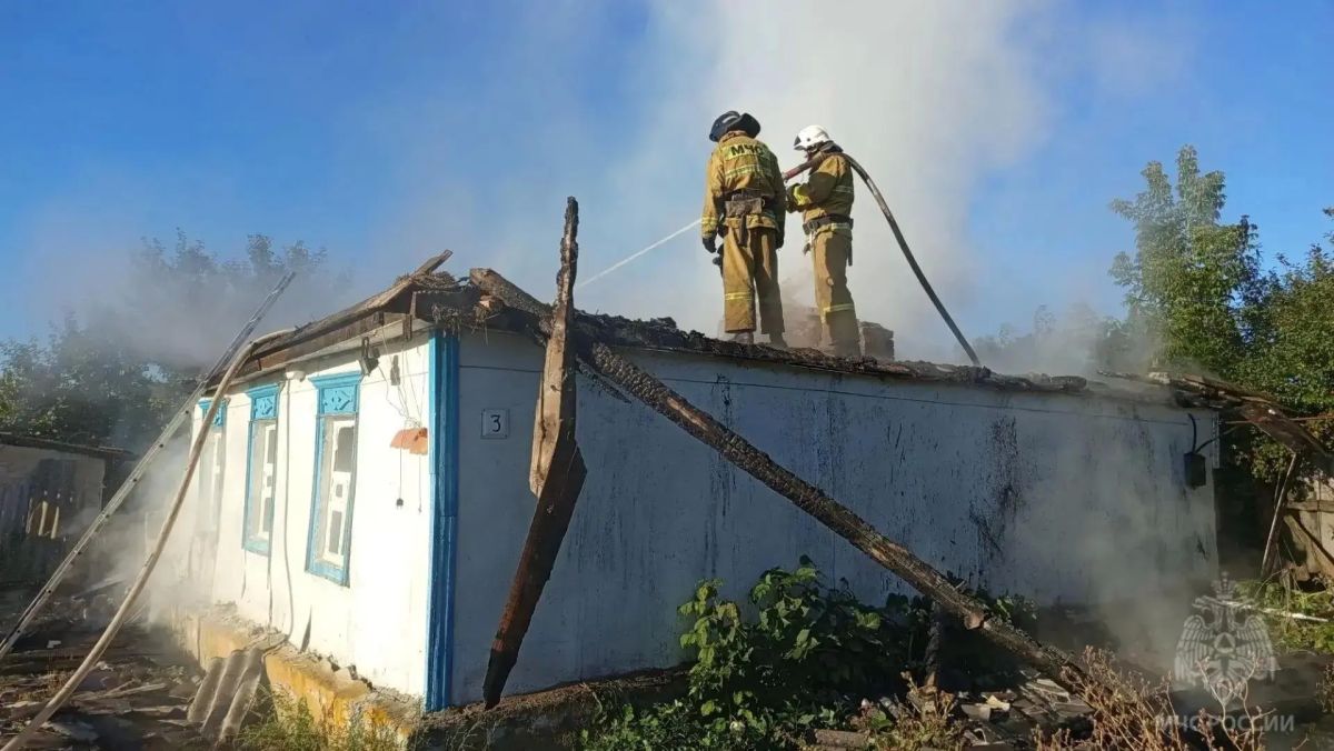 Крупный пожар в Беловодском округе: полностью уничтожен жилой дом