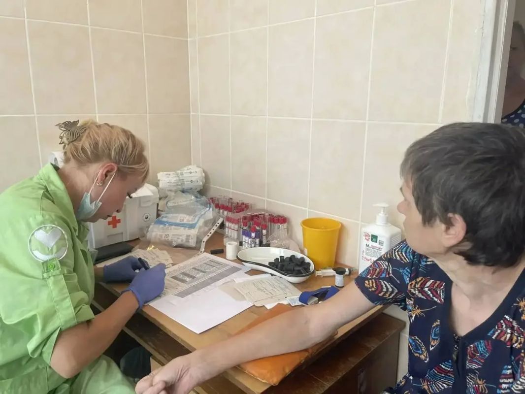 Специалисты Славяносербской ЦРБ провели выездной прием в Лотиковской амбулатории