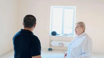 В рамках партийного и парламентского контроля посетил Краснолучский городской отдел ЗАГС, чтобы ознакомиться, как продвигается ремонт