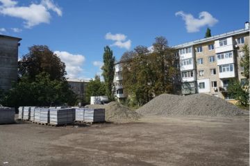 В квартале 50 лет Октября началось комплексное благоустройство дворовых территорий