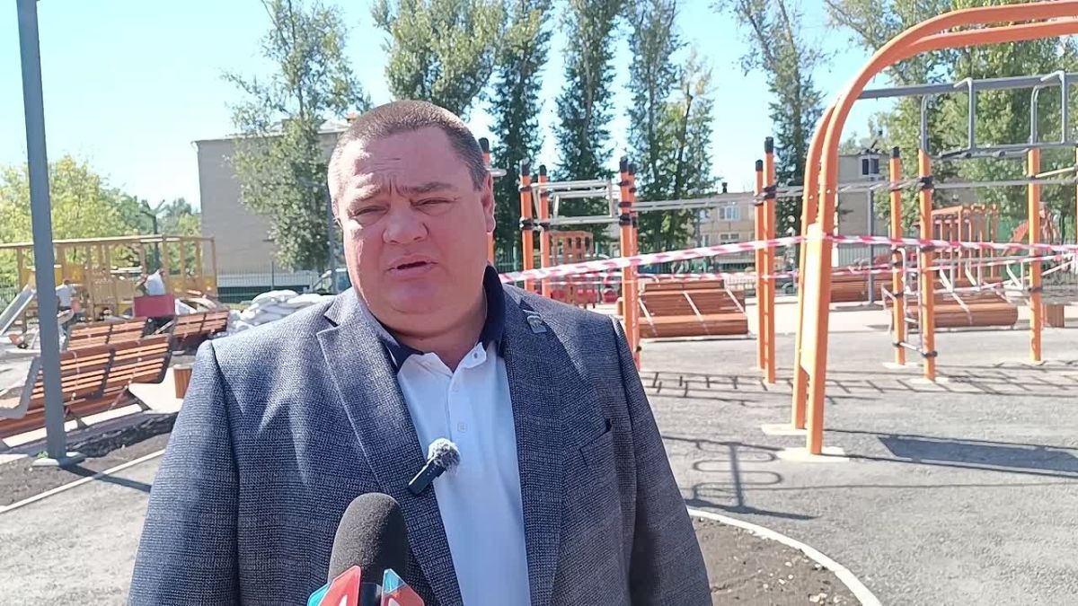 Новое пространство для отдыха: на улице Чехова в Ровеньках подходит к завершению благоустройство общественной территории На улице Чехова, в районе школы №6, продолжаются работы по благоустройству общественной территории....