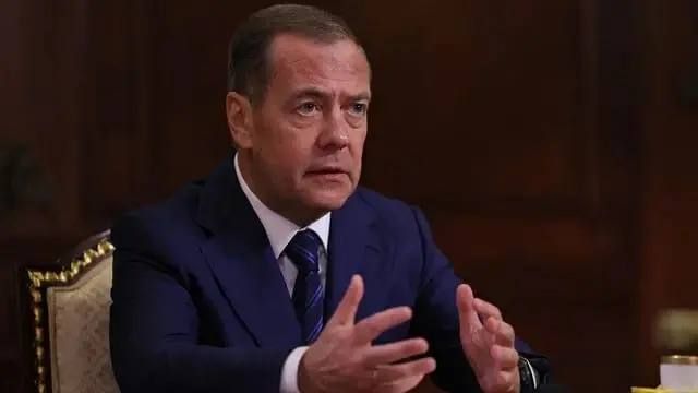 «Или великая держава, или никакая»: Дмитрий Медведев дал интервью газете «Ведомости»