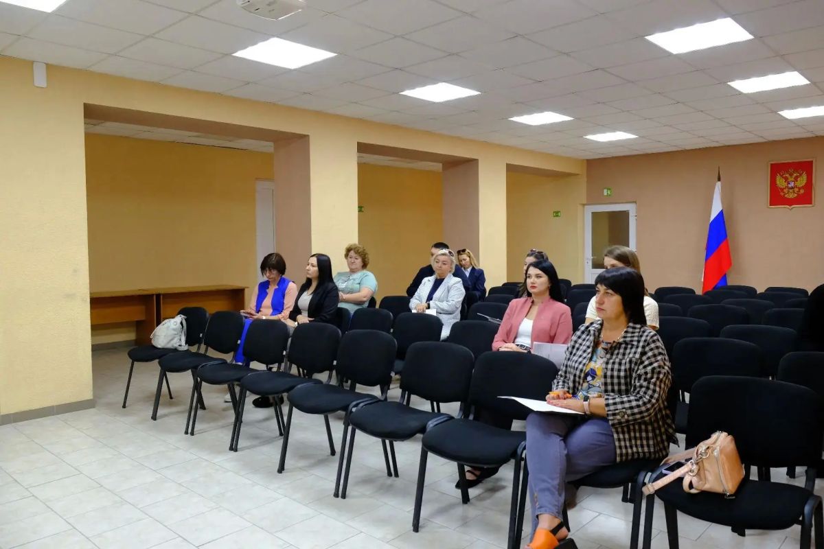 Сегодня состоялось заседание муниципальной комиссии по делам несовершеннолетних и защите их прав Беловодского муниципального округа под председательством первого заместителя Главы администрации Натальи Добрицкой