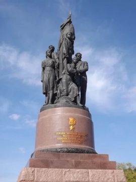 Сегодня, 12 сентября — 72 года со дня открытия памятника «Клятва» в Краснодоне