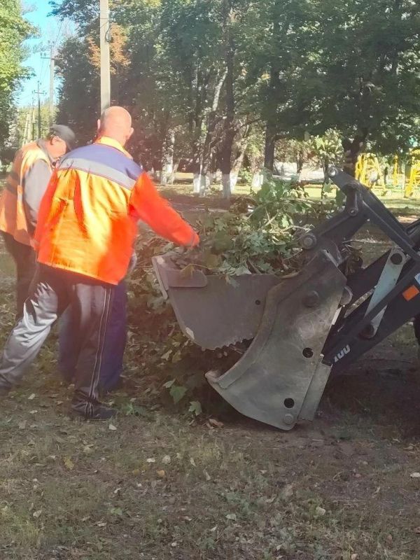 В рамках общемуниципального субботника муниципальные предприятия коммунальной сферы внесли свой вклад в благоустройство округа