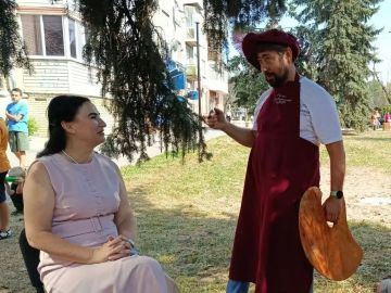 Глава Луганска Яна Пащенко посетила "Луганский Арбат"