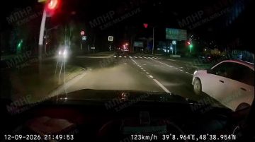 Момент жёсткого ДТП на «Атриуме» в Луганске попал на видео