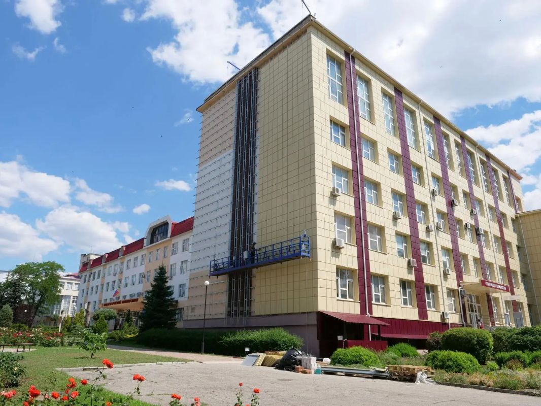 В ЛНР продолжается обновление вузов и студенческих общежитий