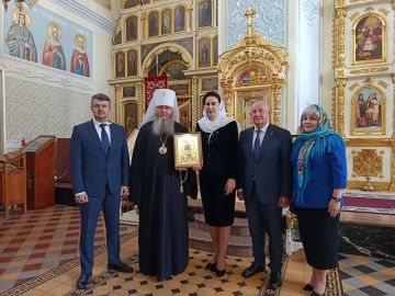 В рамках празднования Дня города Луганска Петро-Павловский кафедральный собор посетила делегация из города Костромы