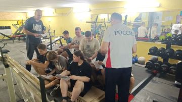 В рамках программы по воспитательной работе в МБУ ДО «РСШ» тренеры-преподаватели по пауэрлифтингу провели лекцию-беседу с обучающимися на тему: «Профилактика наркомании, табакокурения, алкоголизма и токсикомании в молодежной...