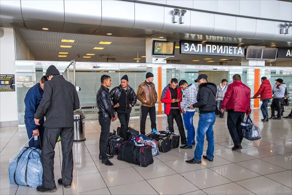 Краснодонский городской суд привлек строительную компанию к административной ответственности за допуск к работе иностранного гражданина без необходимого патента