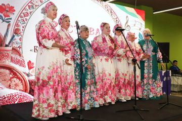 В Луганском Доме молодежи прошел форум «Единство народов России», объединивший представителей разных национальностей и культурных традиций