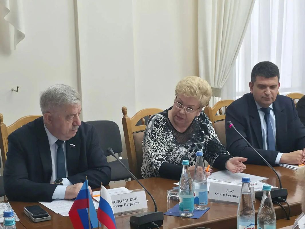 В рамках проекта "Новая школа" на площадке Правительства региона прошло с моим участием заседание межведомственной рабочей группы, которая занимается организационным обеспечением всероссийского народного проекта "Лица Героев"