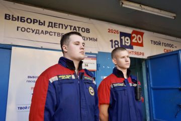 Добровольцы Луганского реготделения ВСКС обеспечивают безопасность избирательных участков