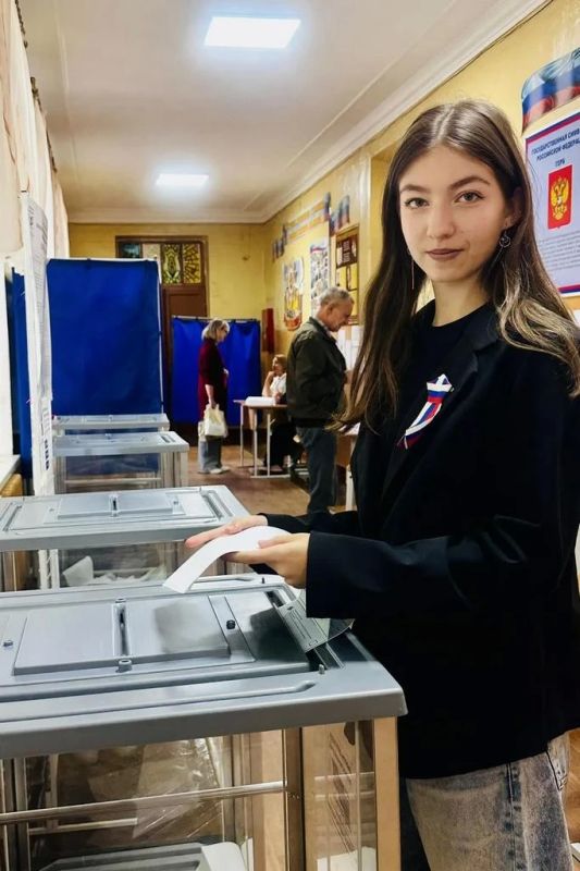 Молодёжь ЛНР активно голосует на выборах депутатов Государственной Думы