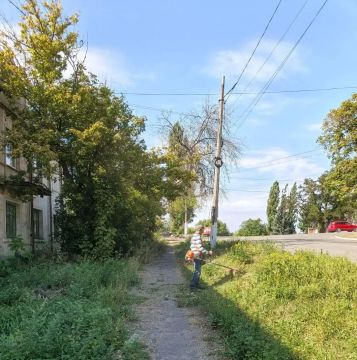 Каждый день, невзирая на капризы погоды, на улицы нашего городского округа выходят те, чей труд мы часто не замечаем