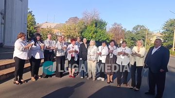 А символ сегодняшнего для голосования в Красном Луче