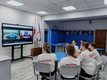 Активисты и наставники «Движения Первых» из школ Ипатовского округа и Антрацита провели онлайн-встречу