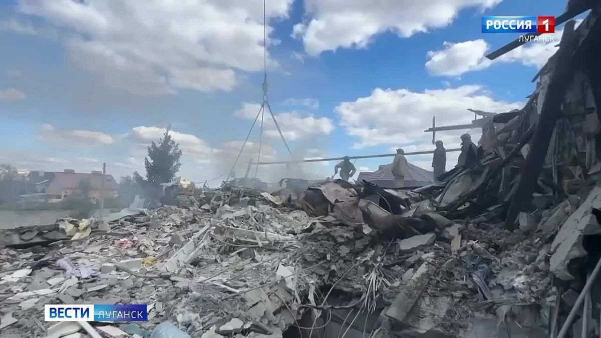 Тремя беспилотниками был атакован дом в Лимане — погибла 16-летняя девочка Около часа ночи БПЛА атаковали частный двухэтажный дом в посёлке Лиман. Там жила семья из трёх человек — бабушка, дедушка и их 16-летняя внучка...