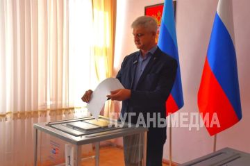Уполномоченный представитель Брянской области Евгений Бобовский проголосовал на выборах депутатов Госдумы РФ в Брянке