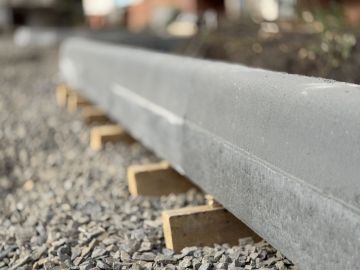 В квартале Лютикова в Краснодоне продолжаются дорожные работы