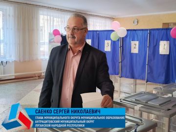 Главы муниципалитетов голосуют на выборах депутатов Госдумы РФ