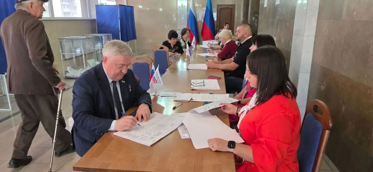 Виктор Водолацкий: Дорогие друзья! Поздравляю всех жителей Луганской Народной Республики с важным, историческим днём!