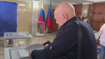 Первые для ЛНР выборы депутатов Госдумы проходят в непростых условиях, но с хорошей организацией избирательного процесса, сообщил глава региона Леонид Пасечник