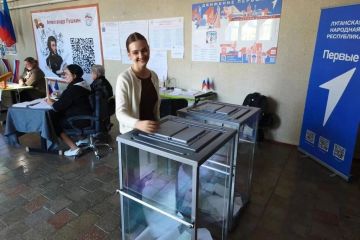 Голосование на выборах депутатов Государственной Думы в ЛНР продолжается