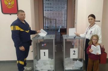 Голосование на выборах депутатов Государственной Думы в ЛНР — для многих семейный праздник