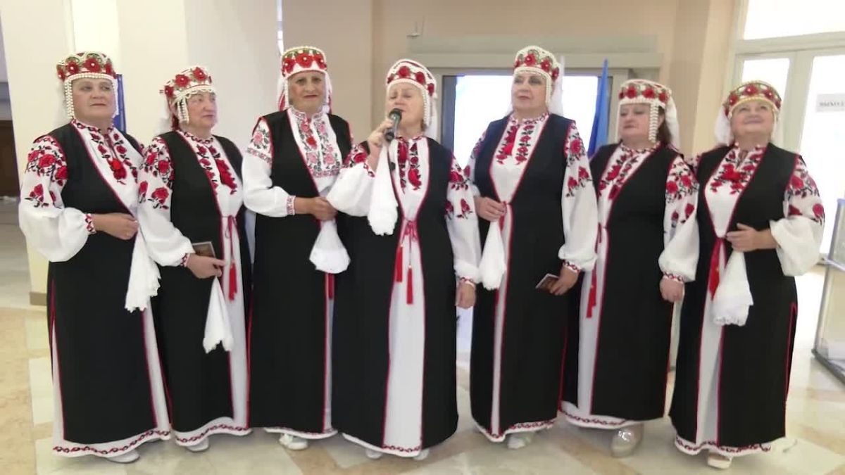 Луганские артисты голосуют на выборах 2026
