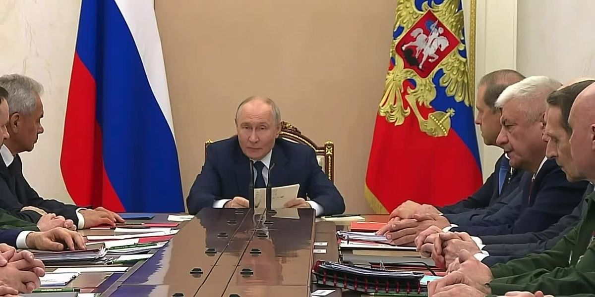 Путин призвал Запад «жить дружно», но подчеркнул, что ядерная триада остается гарантией суверенитета России