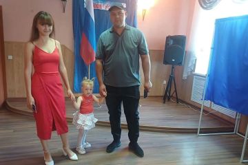 Голосование на выборах депутатов Государственной Думы в ЛНР — для многих семейный праздник