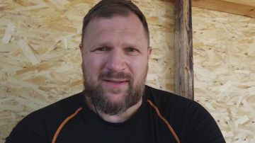 Николай Долгачёв: Присоединяюсь к флешмобу. #НеТотЗаработок Потому что, ребята, очень обидно, когда ломают судьбу и идут в тюрьму простые домашние дети, к которых мозгов не хватило понять, что лёгкие деньги только в мышеловке