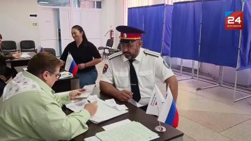 «Любо! Любо! Любо!». Казаки Станицы Луганской принимают участие в голосовании