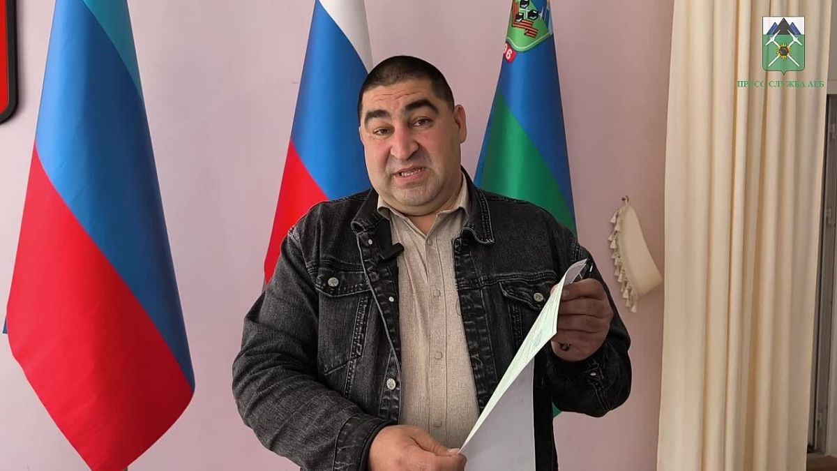 Медики Брянки присоединяются к выборам: врио главного врача города проголосовал на избирательном участке